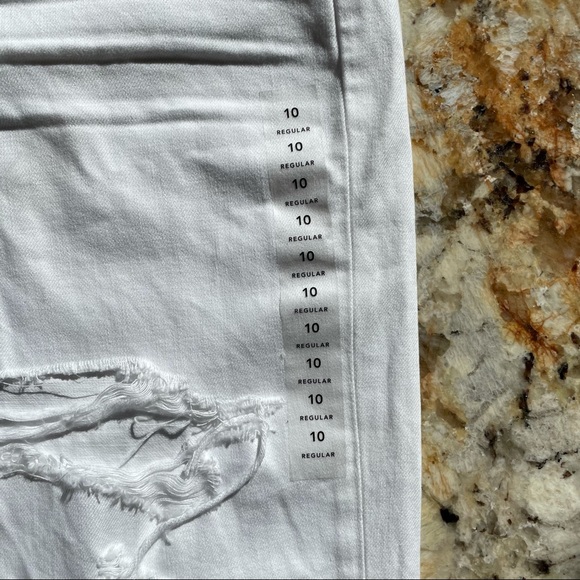 AMERICAN EAGLE, White, Distressed “Mom Jeans”, SZ 10 - Picture 5 of 7